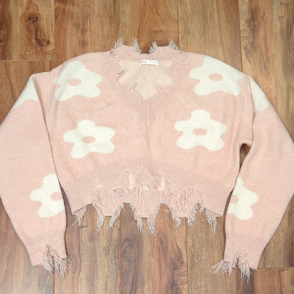 ROMWE Pink and White Floral Frayed V-Neck Cropped Sweater Size Medium
